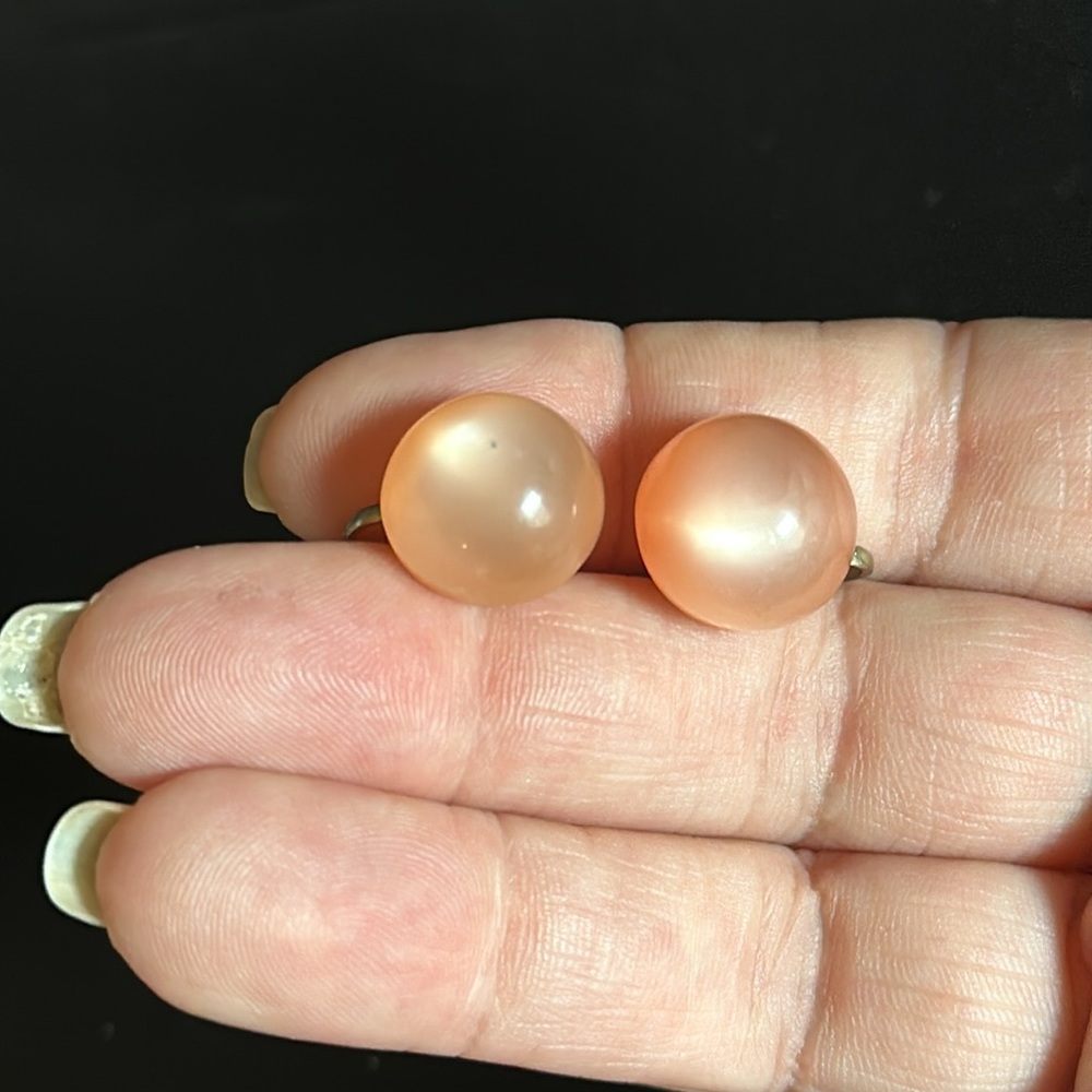 Moonstone style vintage screw back earrings - coral color - Picture 5 of 6